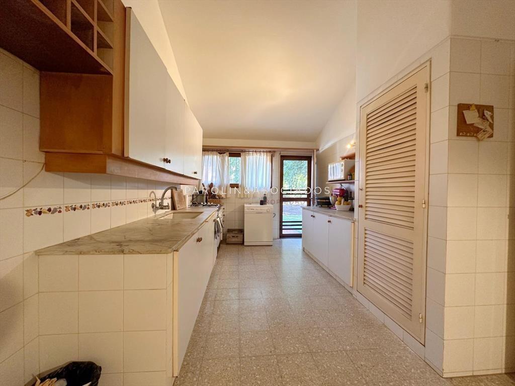 Casa en venta de 4 dormitorios y dependencia de servicio en