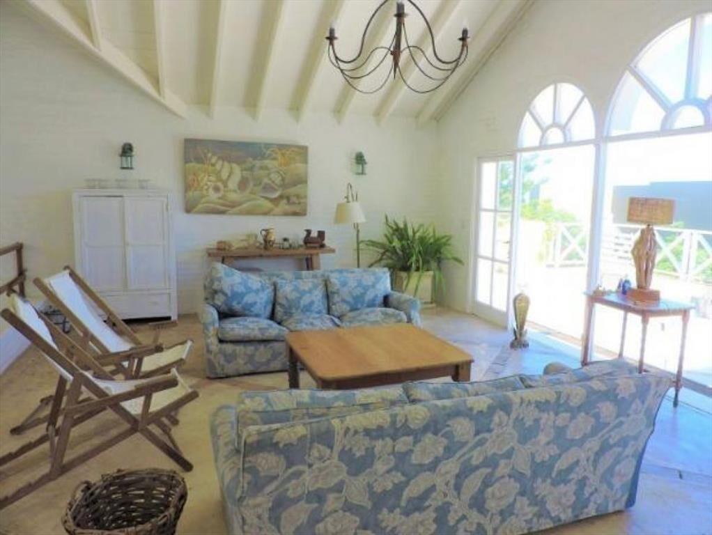 CASA EN VENTA DE 4 DORMITORIOS EN LA BARRA