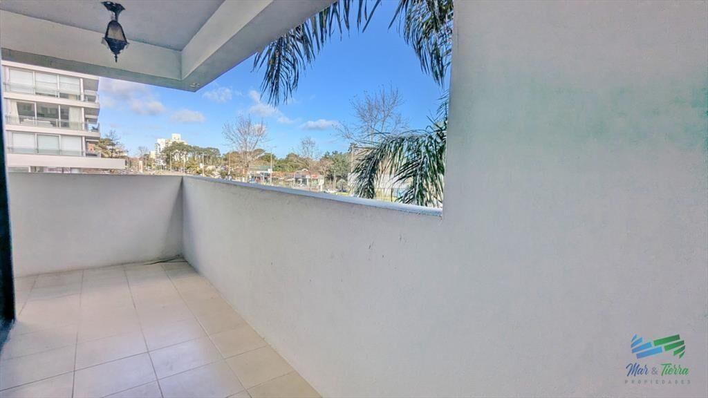 Venta de apartamento 1 dormitorio esquinero con y