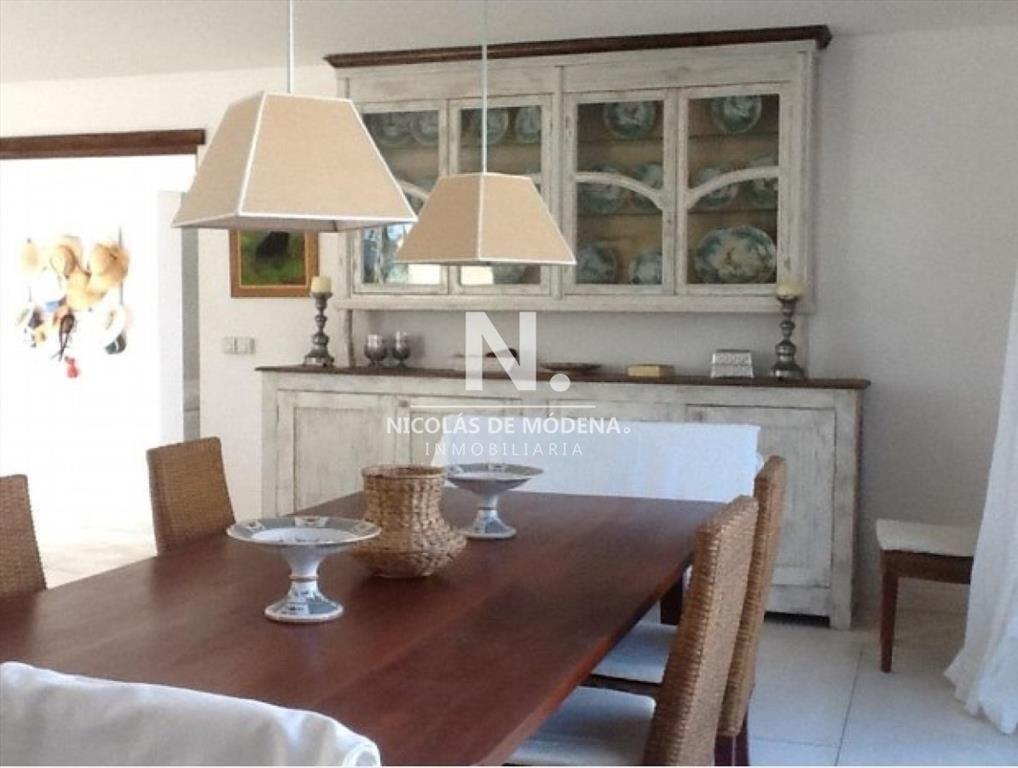 Casa en venta de 4 dormitorios, en la zona de la