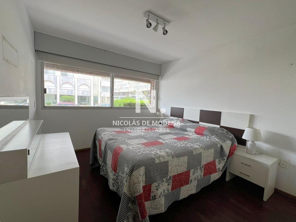 Vende apartamento de 3 dormitorios en Península