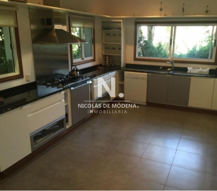 Espectacular casa moderna, y bien equipada en venta en Mont