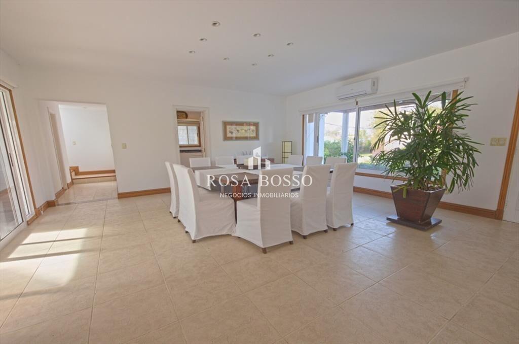 Casa de 5 dormitorios en venta Montoya