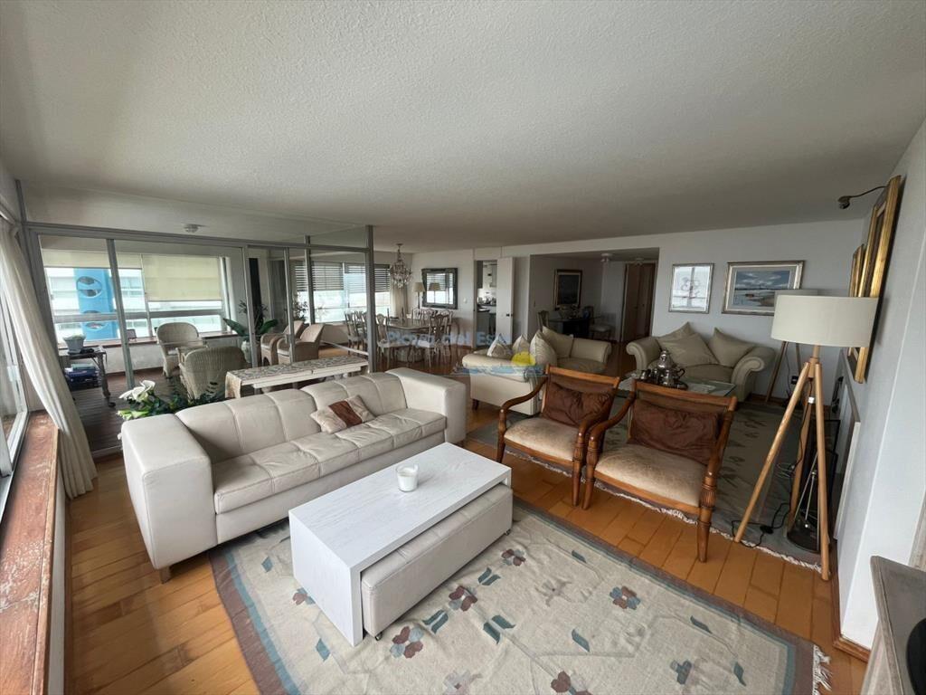 Apartamento en Venta de 3 dormitorios en Punta ,