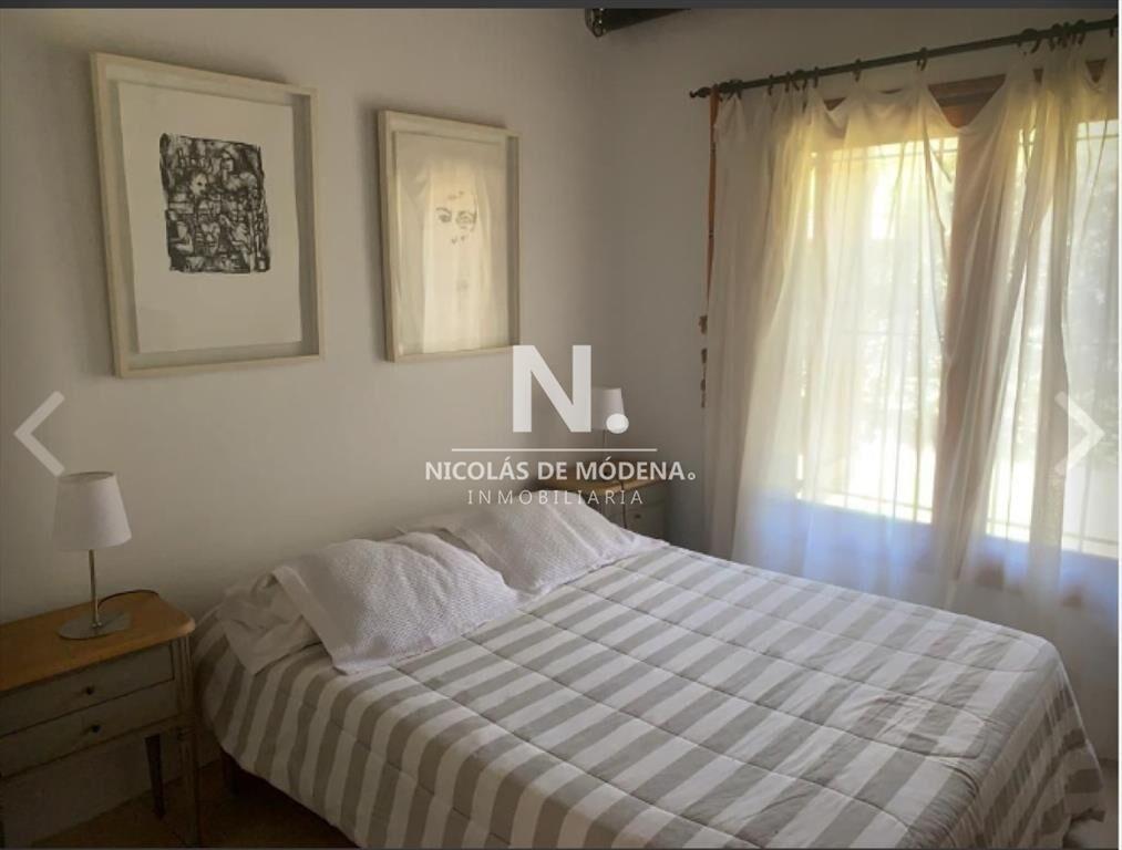 Vende impecable casa, de 3 dormitorios, con en
