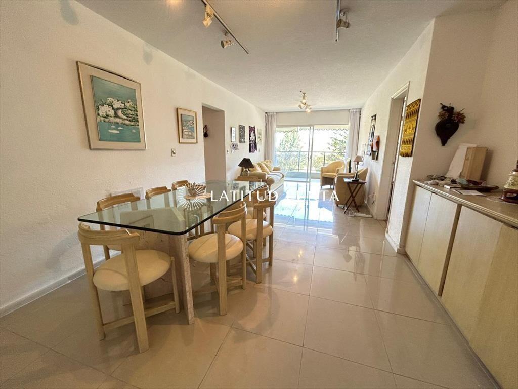 Apartamento en Mansa con parrillero propio, 4