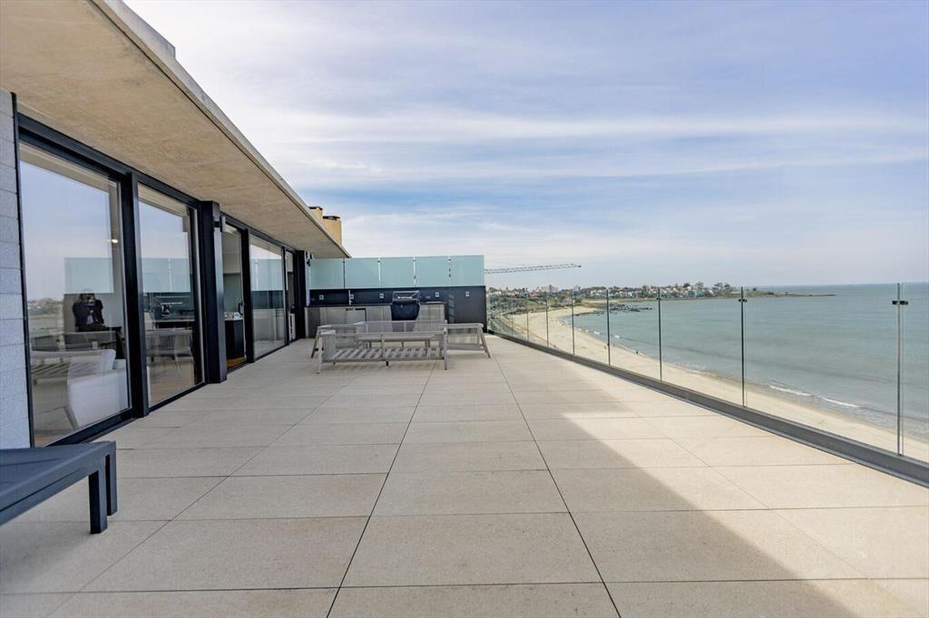 Venta penthouse dos dormitorios tres baños Malvin Frente Ra