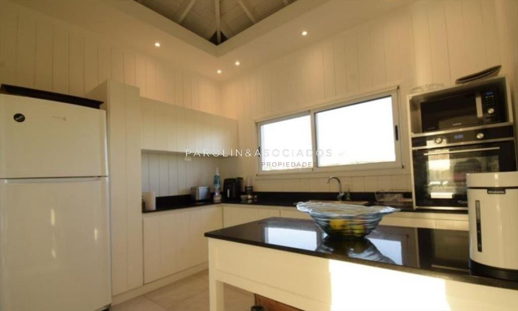 Casa en Venta de 3 Dormitorios en La Juanita,