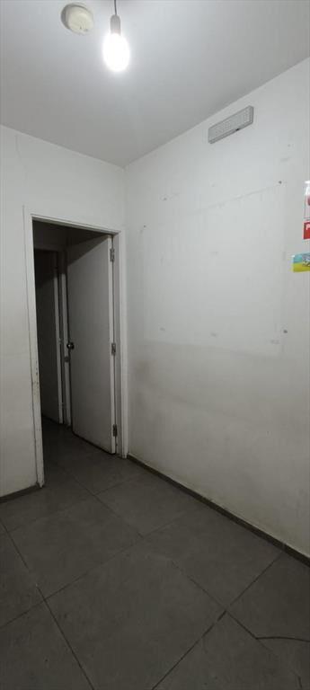 Gral. Flores, zona outlet, 120 m2, 6 de frente, excelente