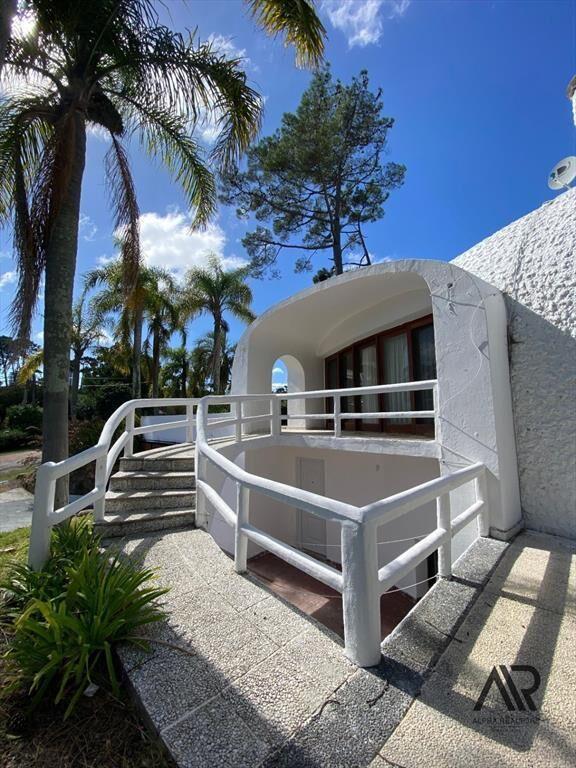 Casa en alquiler temporario c/ cochera en Cantegril