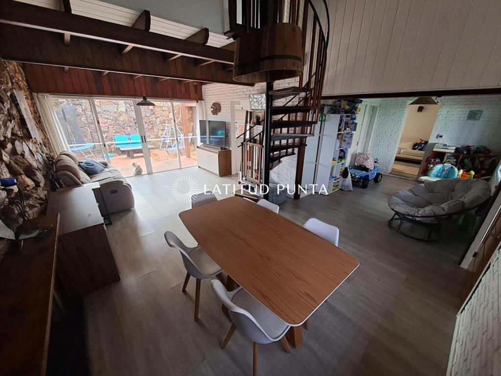 Casa en Pinares, 4 dormitorios