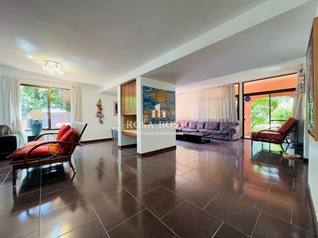 Casa en Venta, 5 dormitorios, 50 metros de la playa.