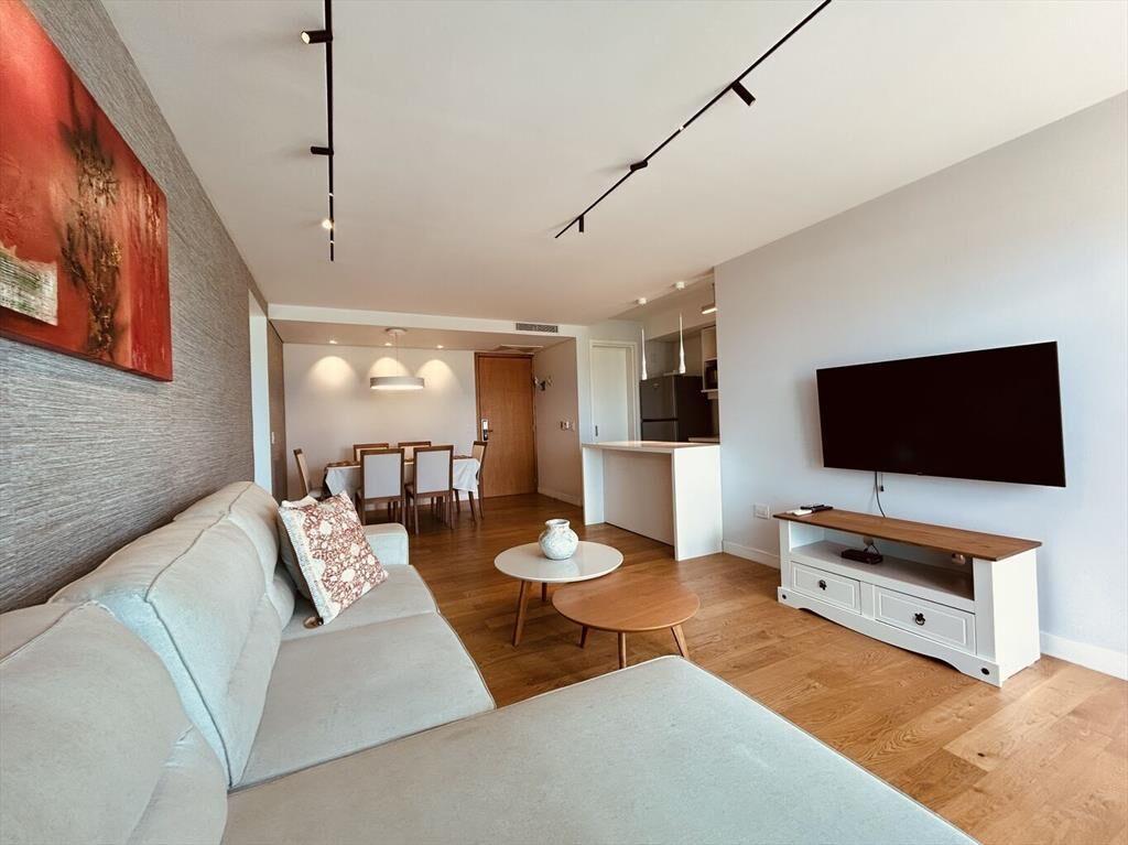 Venta apartamento 2 dormitorios y garage en forum con rent