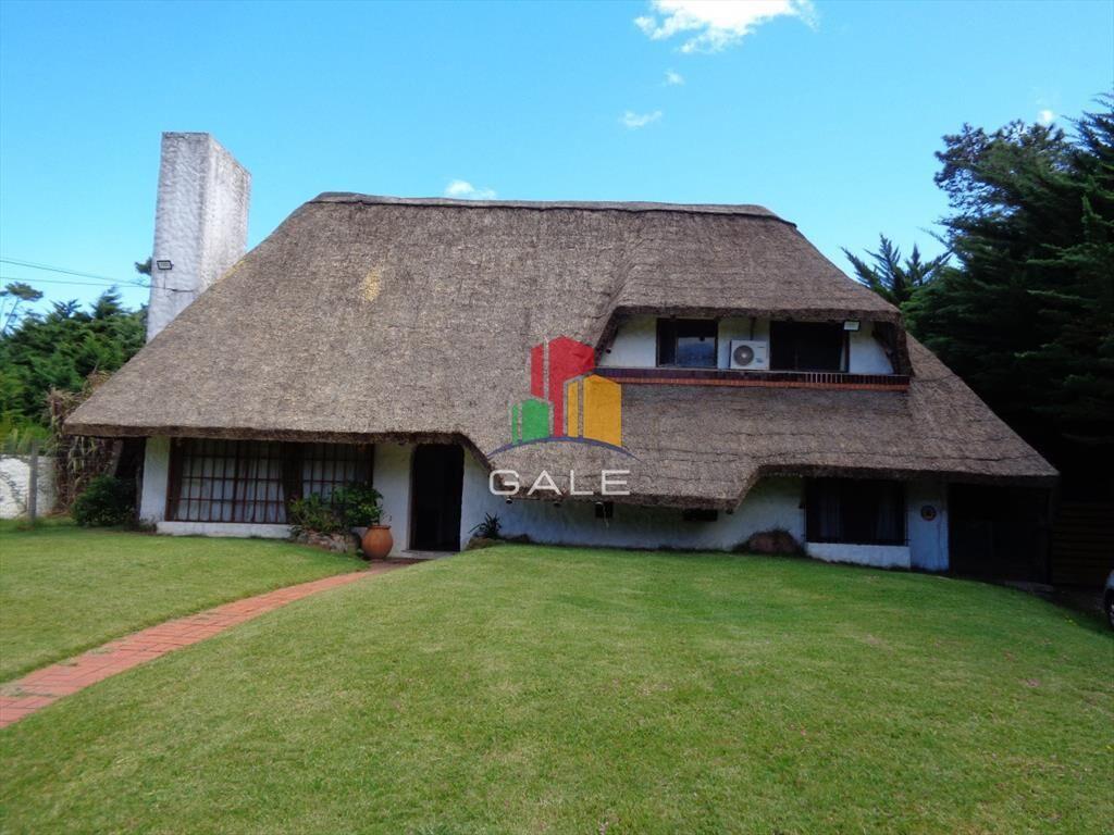 Alquiler anual y venta hermosa casa en zona de prestigio,