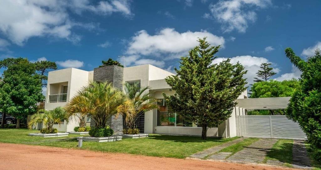 HERMOSA CASA EN BOULEVARD PARK. MANSA
