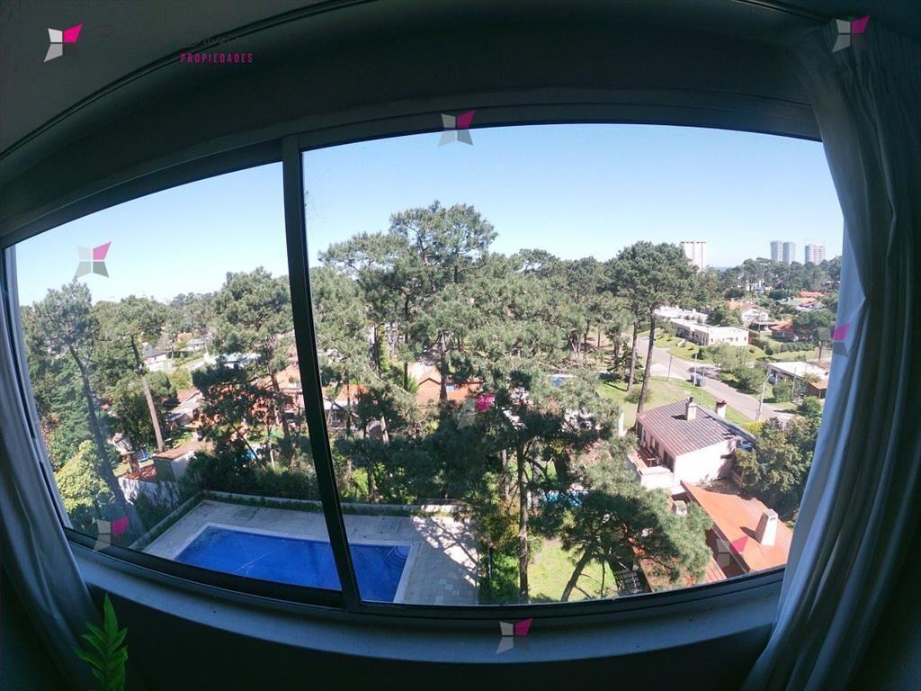 VENTA DE APARTAMENTO DE 2 DORMITORIOS EN EDIFICIO SOBRE ROO