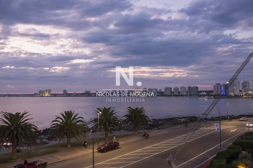 Edificio Espigon zona Puerto, frente al mar.