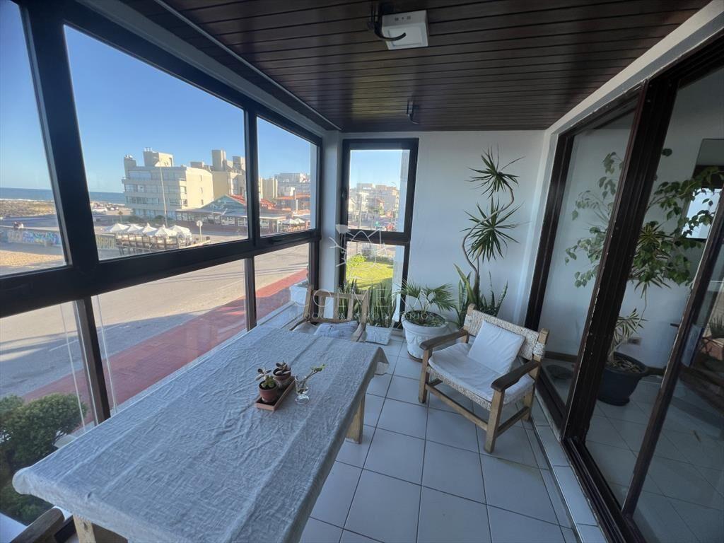 EXCELENTE OPORTUNIDAD! Apartamento de 3 frente al
