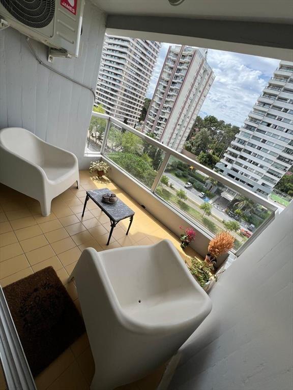 DEPARTAMENTO ALQUILER ANUAL CON BALCON,