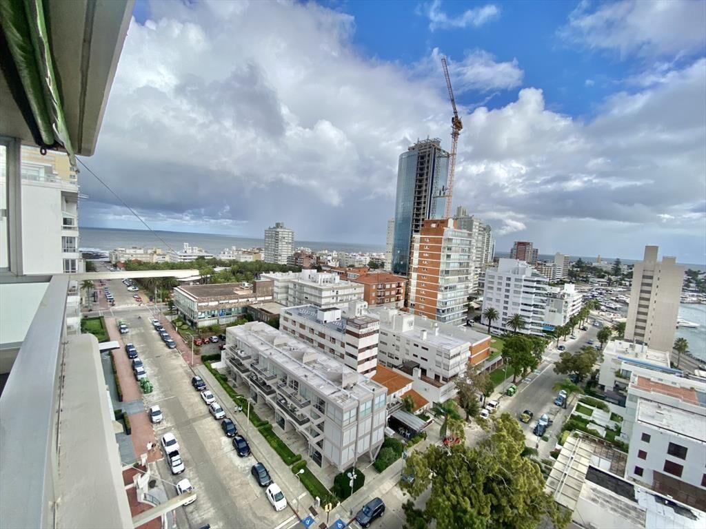 APARTAMENTO EN VENTA DE 3 DORMITORIOS 3 BAÑOS 2