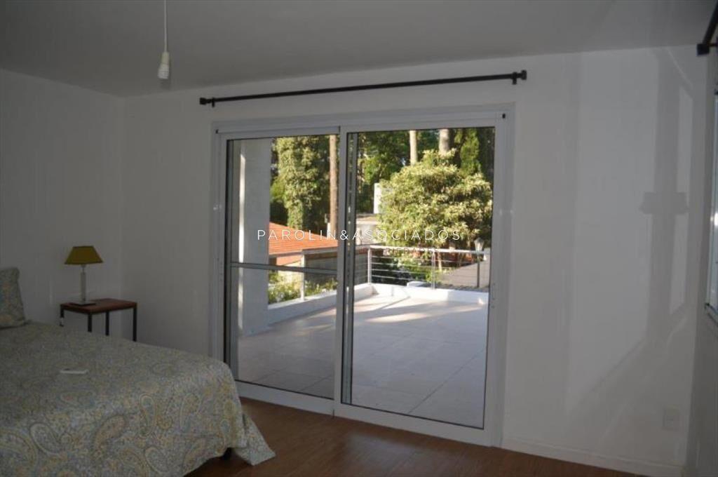 Casa en venta de 4 dormitorios a pasos de la del