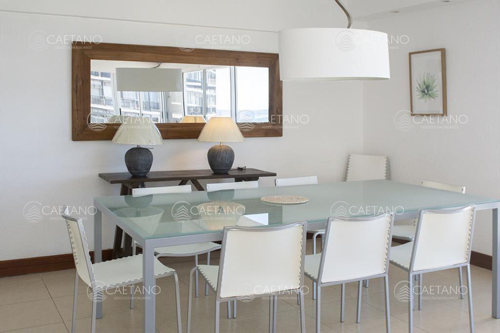 Apartamento de 2 dormitorios con vista al mar en venta en P