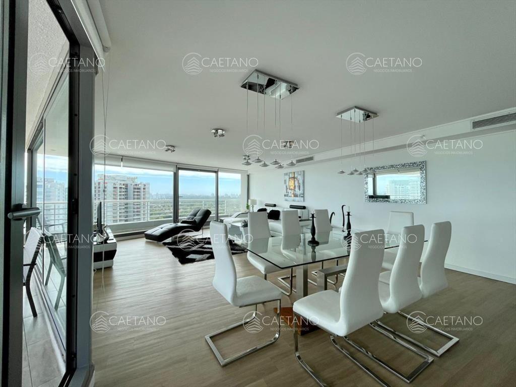 Excepcional apartamento de 4 dormitorios en piso