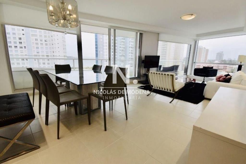 Venta apartamento de 3 dormitorios en playa mansa