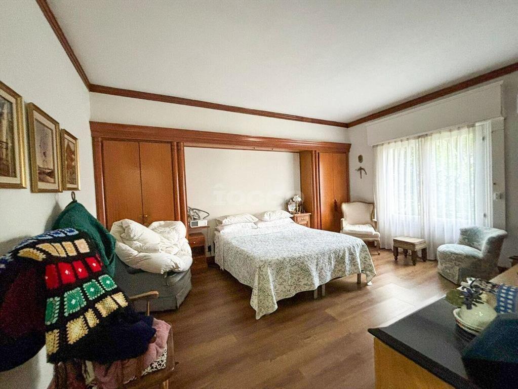 Casa en venta en el Prado, con gran jardín y piscina a metr