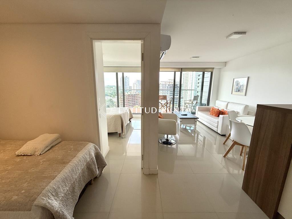 Brava, piso alto de 1 dormitorio y medio