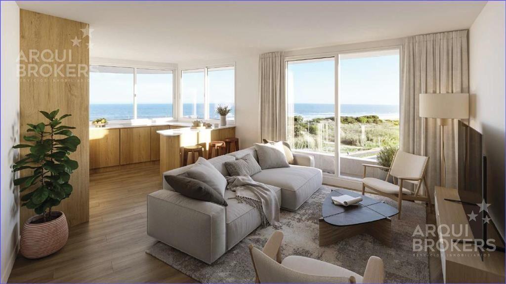 Apartamento de tres dormitorios en venta en Ciudad de la Co