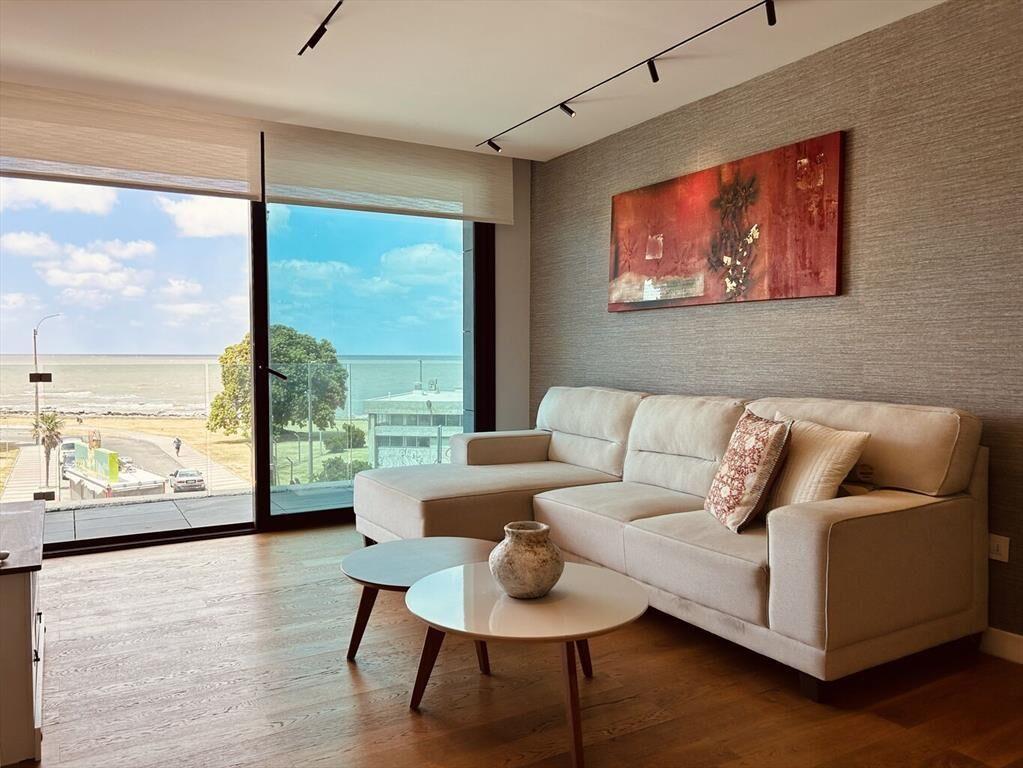 Venta apartamento 2 dormitorios y garage en forum con rent