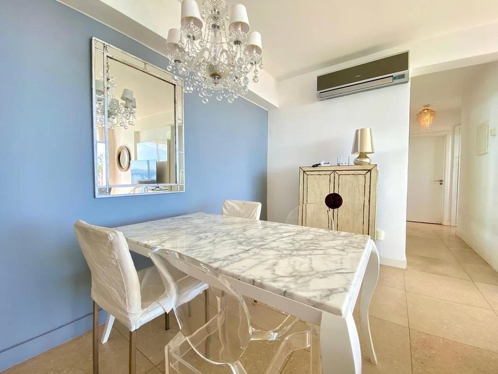 Venta apartamento dos dormitorios y cochera Torre Yoo Punta