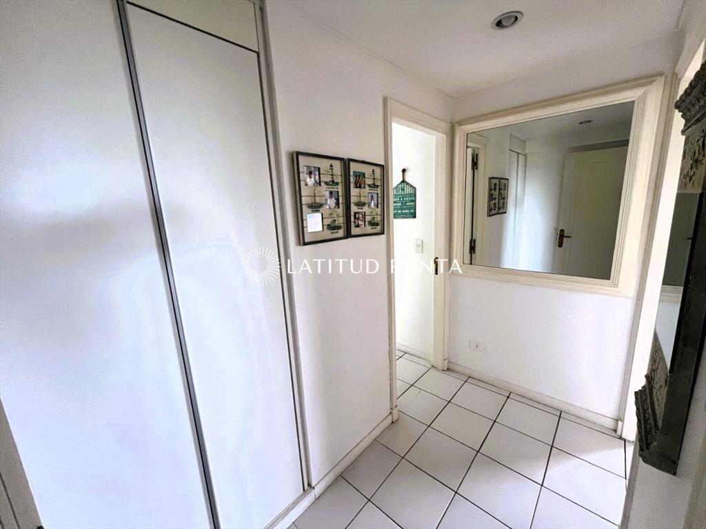 Apartamento en Brava, 3 suites más dependencia