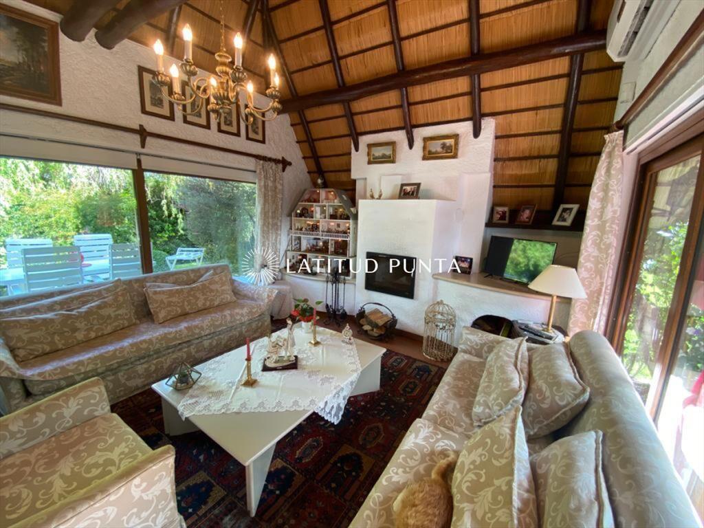 Casa en Pinares, 3 dormitorios más dependencia