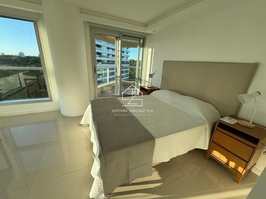 Apartamento de 2 Dormitorios + Dependencia y en