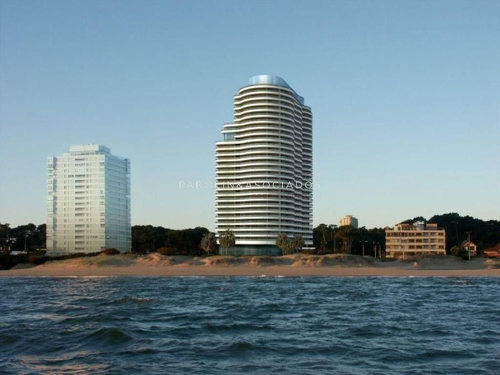 Apartamento en venta de 3 dormitorios en torre