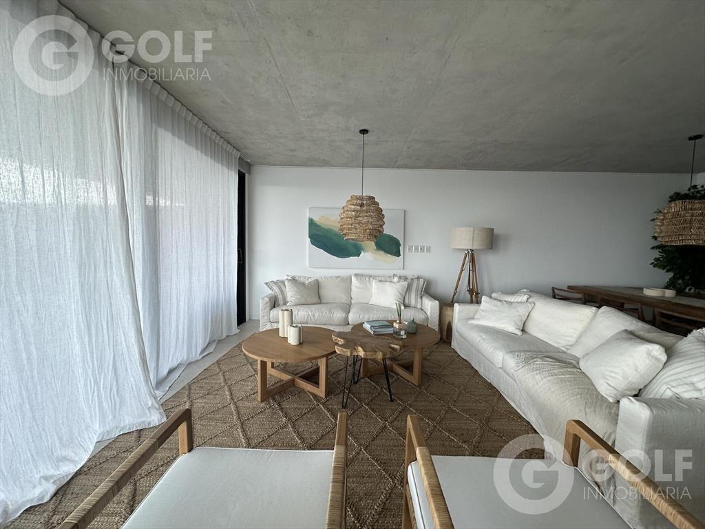 Venta de Penthouse de 3 dormitorios y servicio en Manantial