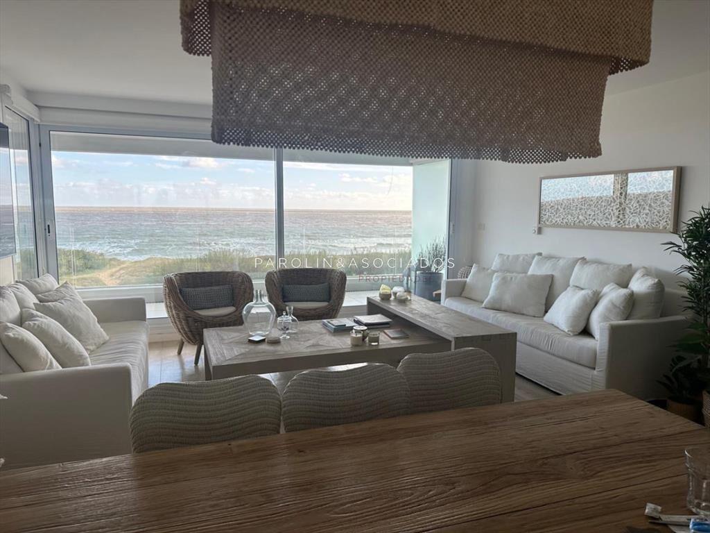 Apartamento en venta con vista al mar en parada