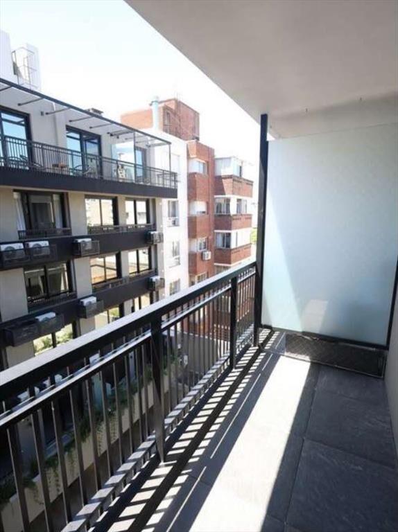 Venta apartamento monoambiente con amplio balcón. Excelente