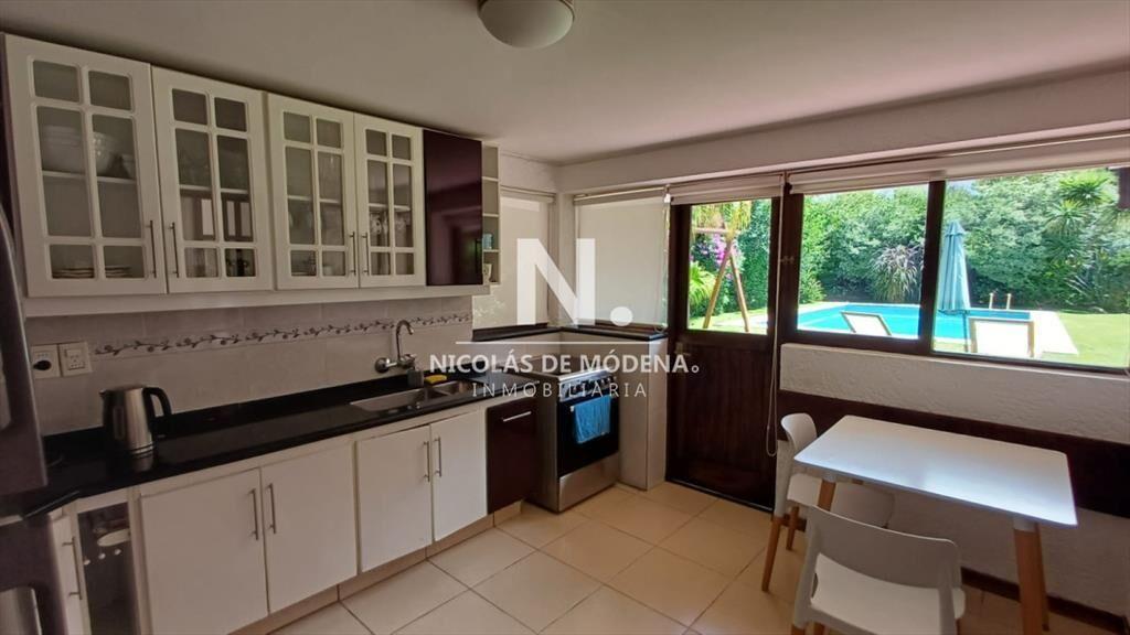 Vende gran casa para vivir todo el año, de 3 en