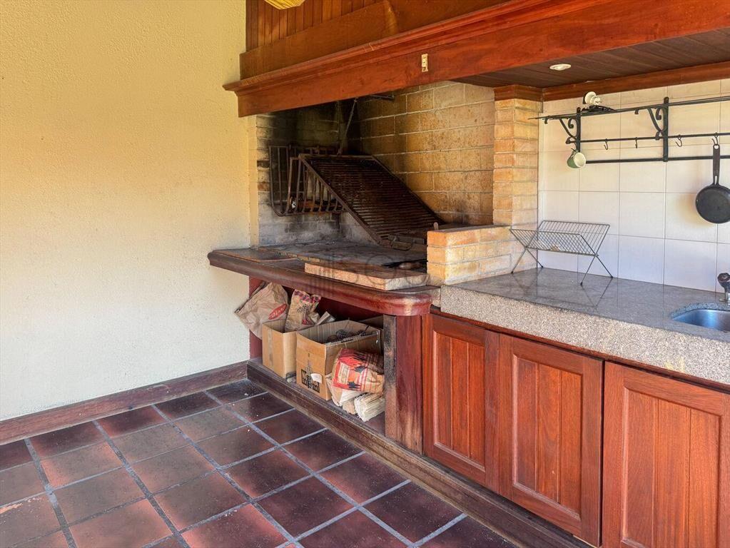 VENTA DE CASA EN CARRASCO SUR CON PISCINA Y CUATRO GARAJES