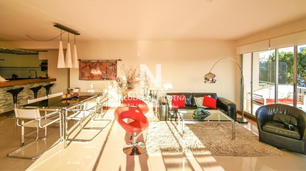 Espectacular Apartamento de Tres Dormitorios al -