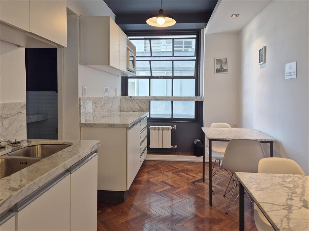 VENTA - OFICINA - CON RENTA O PARA OCUPAR- CENTRO 18 DE JUL