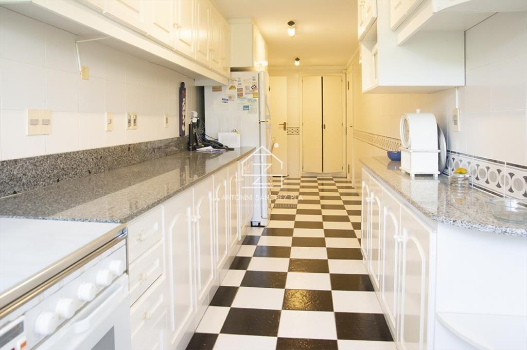 Apartamento de 4 dormitorios en Punta del Este frente al ma