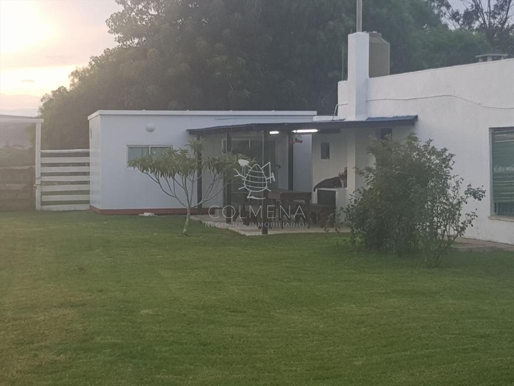 Chacra en las cañas con casa y costa de arroyo.