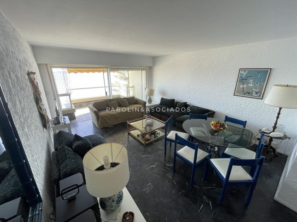 Apartamento en primera línea en edificio Malecón, Punta d