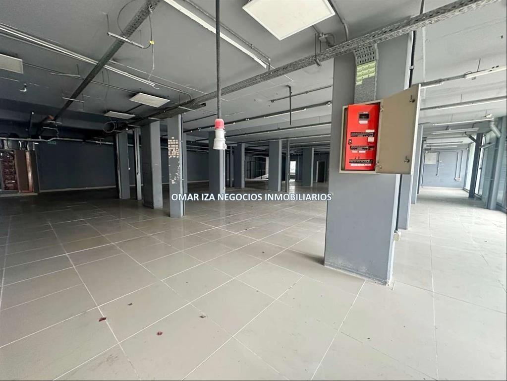 Alquiler local comercial Malvin Sur, prox Av Italia en comp