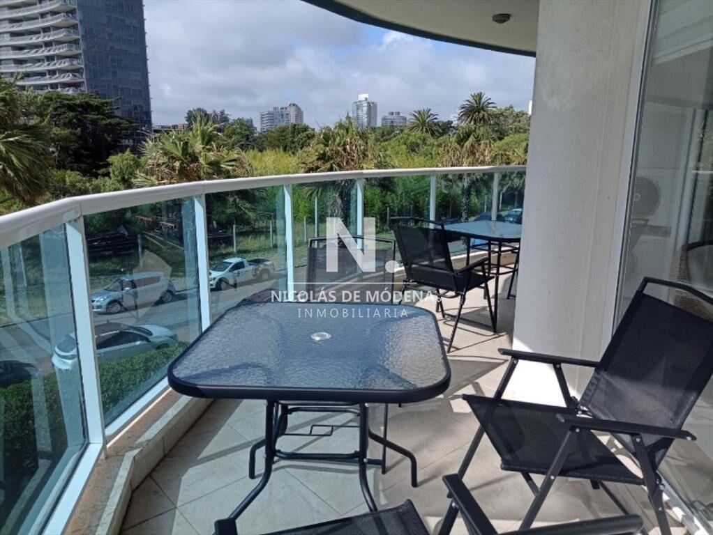 Apartamento de 3 dormitorios en Venta en Playa -