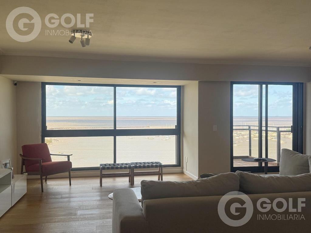 Venta de apartamento de 3 dormitorios en suite y servicio c